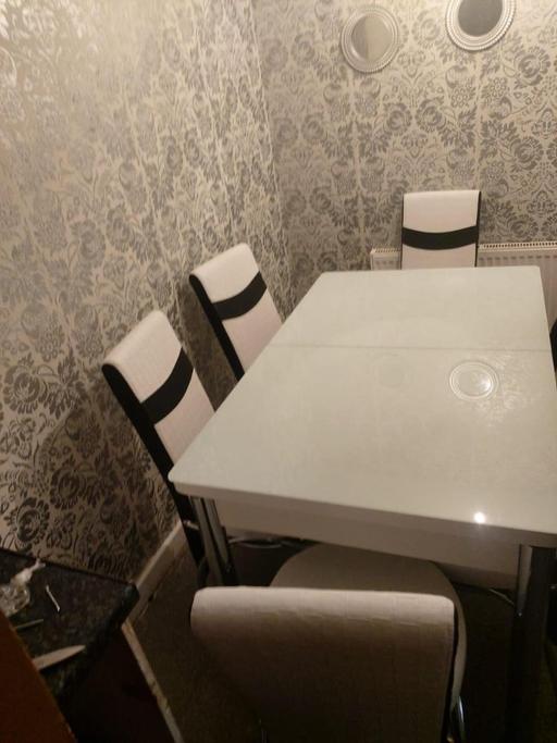 Buy & Sell Brent East Lane Business Park - Brent - Photos for Extendable Turkish Dining table With Chairs