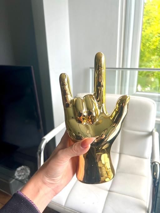 Buy & Sell South West London Wandsworth - Photos for 24cm Gold “Rock” Hand Figure Statue Sculpture