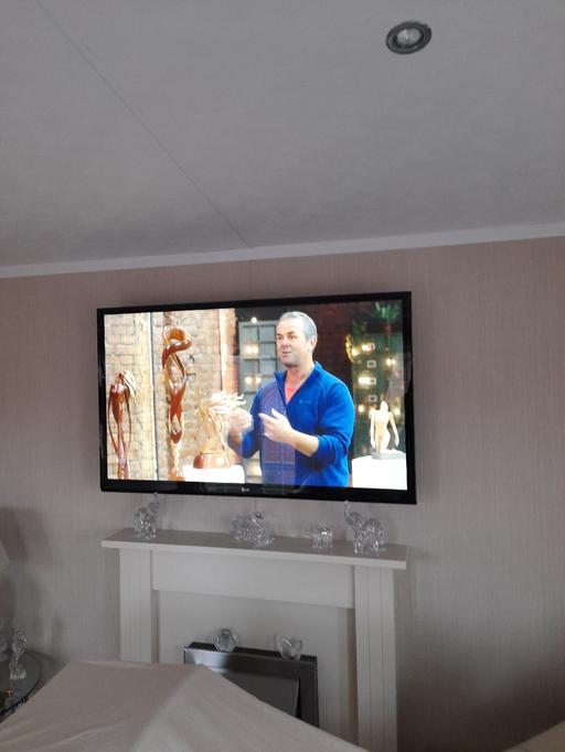 Buy & Sell Surrey Epsom and Ewell - Photos for 50 inch television. kt67jf 