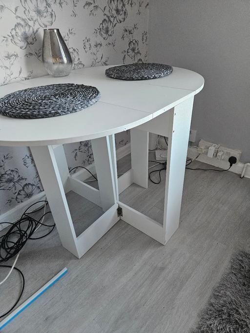 Buy & Sell East London Castle Green - East London - Photos for white woodern table ,