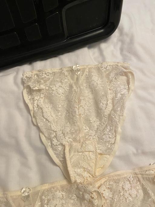 Buy & Sell Surrey Guildford - Photos for Ladies Size Medium Lacy Pants (All New)