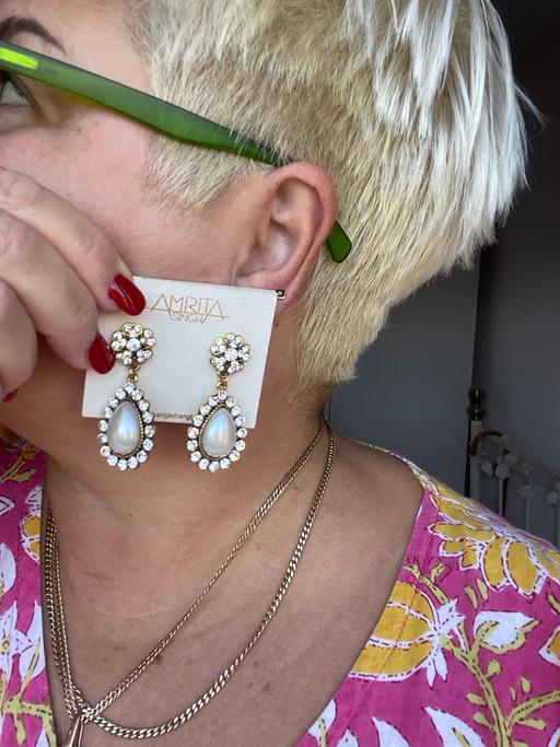 Buy & Sell Essex Southend-on-Sea - Photos for Amrita gold & ivory pearl earrings