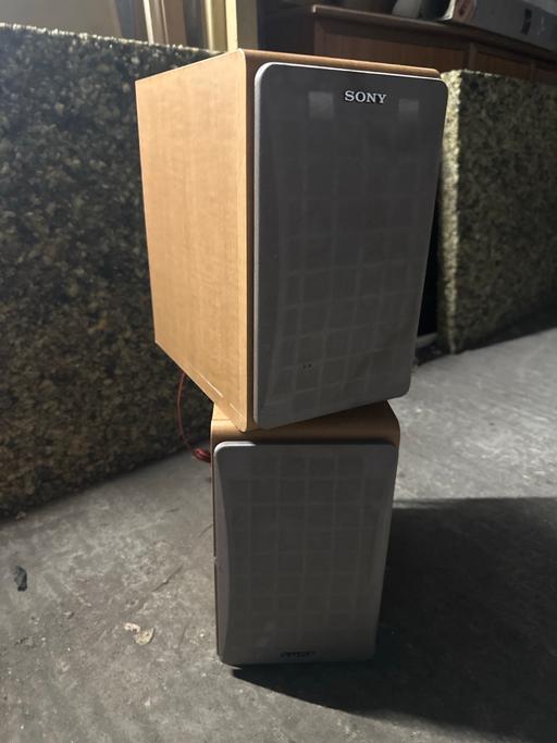 Buy & Sell South West London Balham - South West London - Photos for Three pairs of small speakers 2 , 1 set of