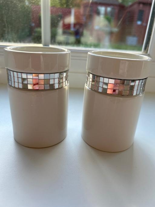 Buy & Sell Derbyshire Bolsover - Photos for 2 pots with glitter around top