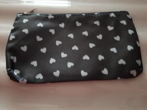 Buy & Sell Lancashire Blackpool - Photos for Heart make up bag NEW