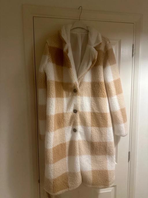 Buy & Sell Surrey Tandridge - Photos for white and beige long fluffy front coat.