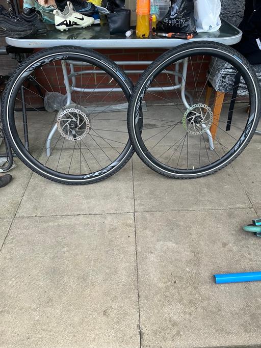 Buy & Sell East London Marks Gate - East London - Photos for Gaint hybrid roam 2017 mountain bike wheels