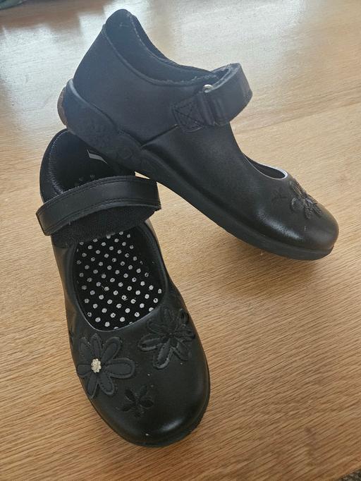 Buy & Sell Halton Manor Park - Watford - Photos for Size 2 TU black school shoes