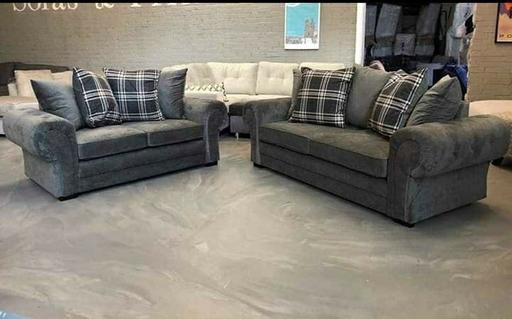 Buy & Sell Brent East Lane Business Park - Brent - Photos for Plush Velvet Verona Sofa Available