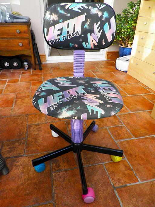 Buy & Sell Nottinghamshire Ashfield - Photos for VINTAGE KIDS FABRIC OFFICE DESK CHAIR