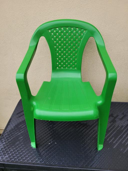 Buy & Sell West Midlands Wolverhampton - Photos for Childs Plastic chair