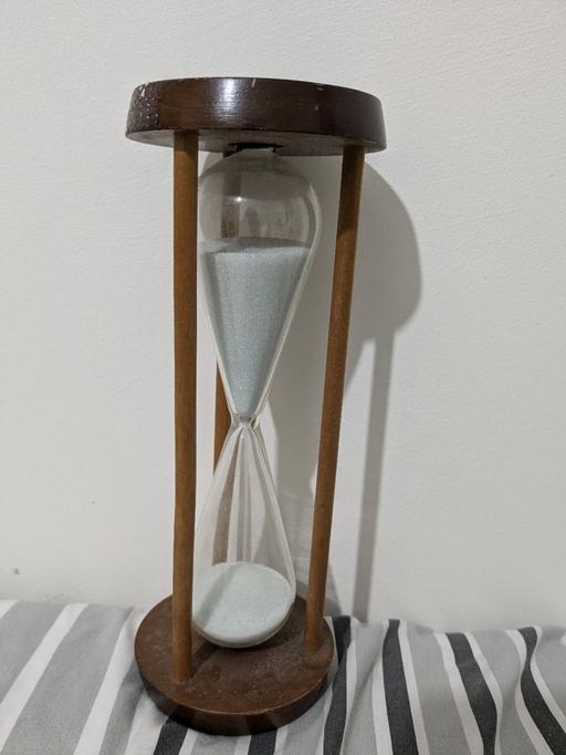 Buy & Sell East London Highams Park - East London - Photos for Vintage Wooden Hourglass Sand Timer