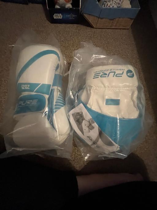 Buy & Sell East London Becontree - East London - Photos for Boxing gloves and pads excellent condition