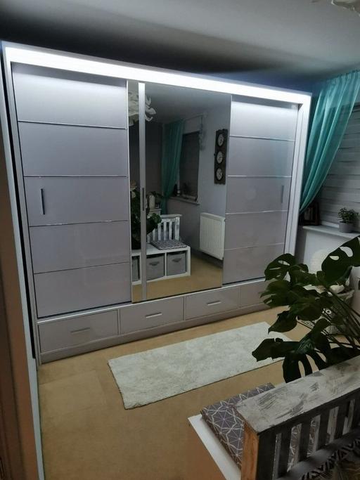 Buy & Sell Brent East Lane Business Park - Brent - Photos for Brand new High Glass Sliding door wardrobe