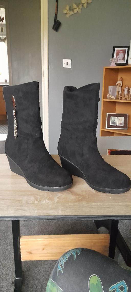 Buy & Sell West Midlands Wolverhampton - Photos for Suede Wedge boots