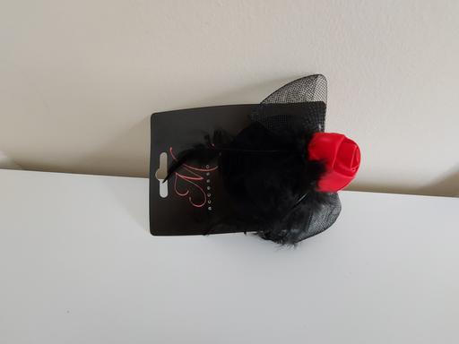 Buy & Sell Lancashire Pendle - Photos for Barrette Hat With Feather Fascinator