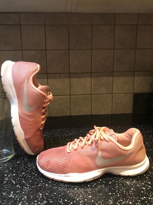 Buy & Sell Greater Manchester Manchester - Photos for Ladies Pink Trainers NIKE Flex Bijoux Uk 4