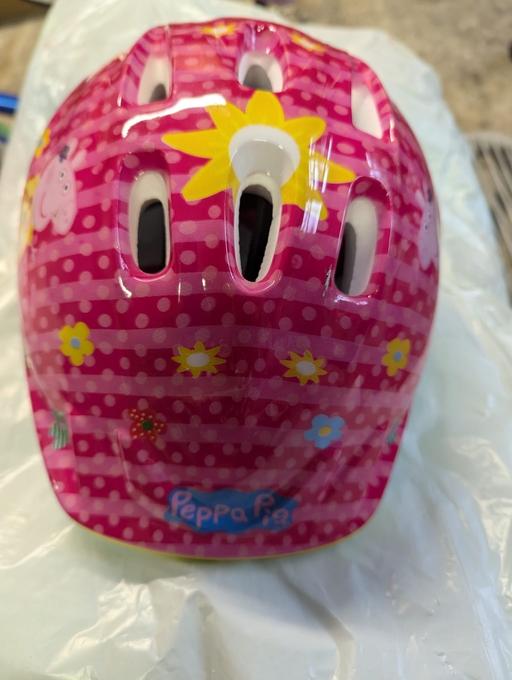 Buy & Sell Wokingham Earley - Wokingham - Photos for Peppa pig helmet