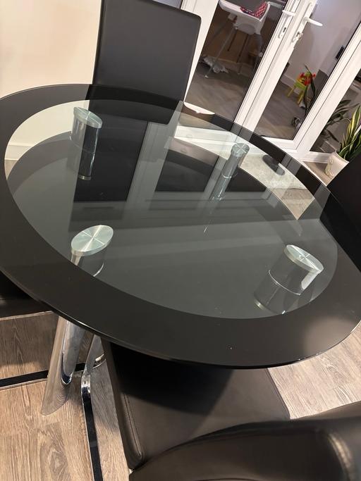 Buy & Sell Hertfordshire Broxbourne - Photos for Glass Dining Table with 4 Dining chairs