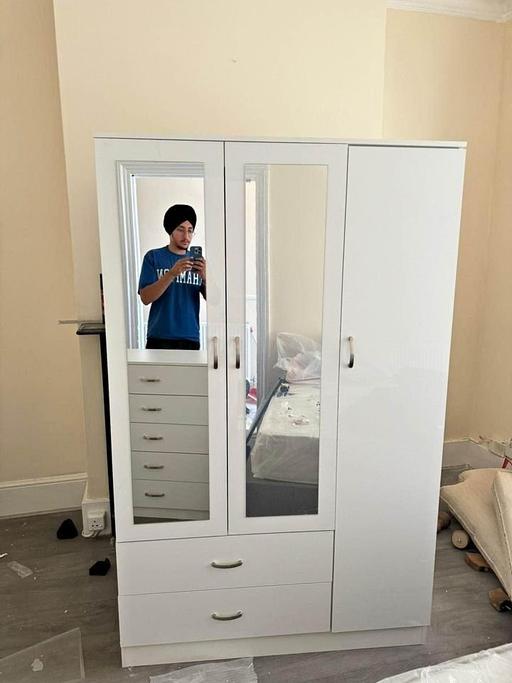 Buy & Sell Brent East Lane Business Park - Brent - Photos for 3 door wardrobe fully assembled wardrobe