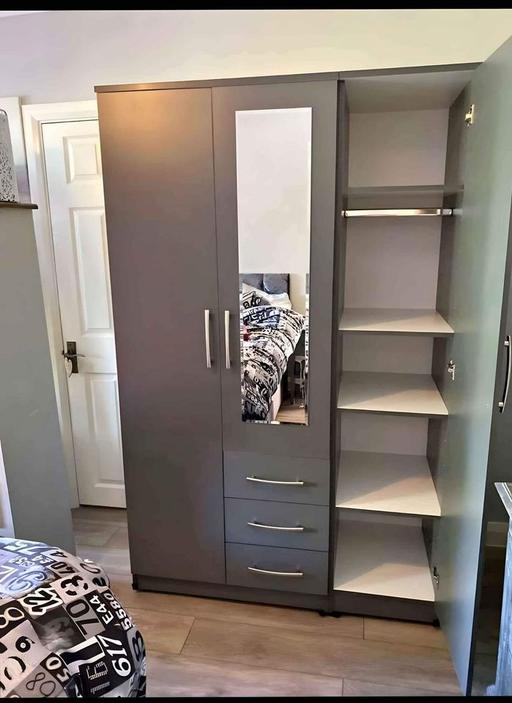 Buy & Sell Brent East Lane Business Park - Brent - Photos for 3 door wardrobe fully assembled wardrobe
