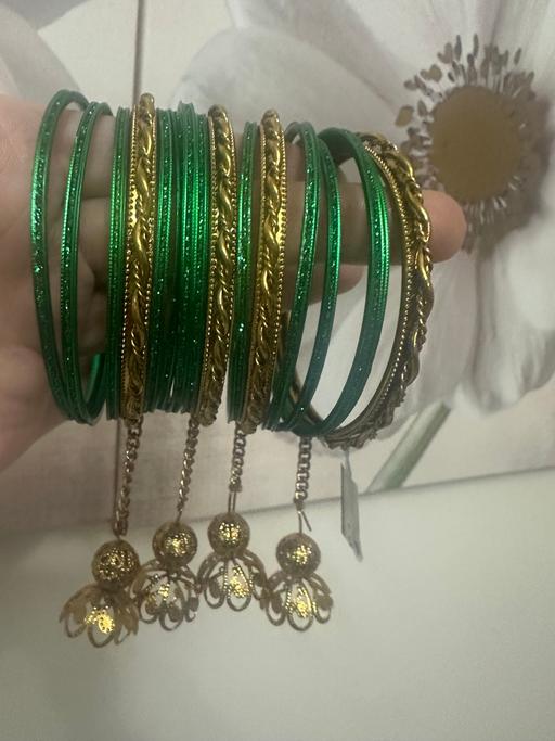 Buy & Sell Warwickshire Nuneaton and Bedworth - Photos for Green and gold jhmki bangles