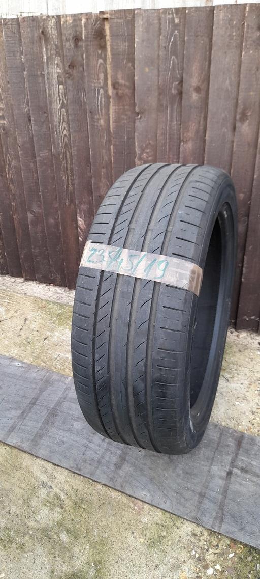 Vehicles North West London Harrow - Photos for 235/45 r19 XL Continental tyre 5.5mm thread