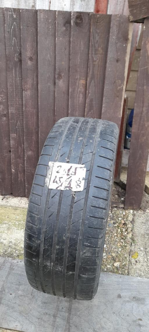 Vehicles North West London Harrow - Photos for 215/45 r18 Dunlop stealbelted tyre 5mm thread