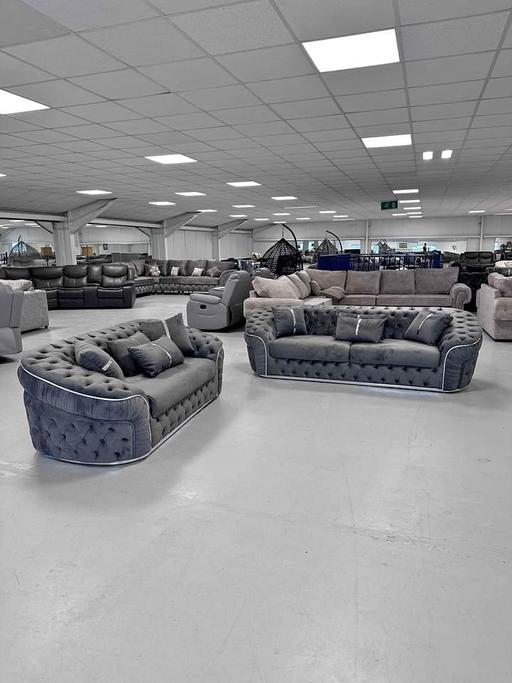 Buy & Sell Brent East Lane Business Park - Brent - Photos for 3+2 seater Madrid sofa available