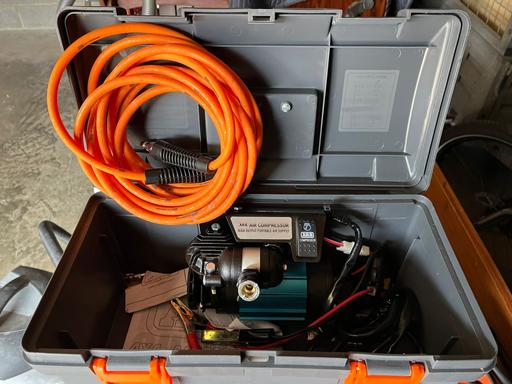 Buy & Sell Nottinghamshire Newark and Sherwood - Photos for ARB AIR COMPRESSOR 12V PORTABLE KIT & CASE