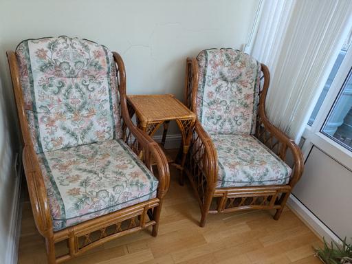 Buy & Sell Barnet Mill Hill East Station - Barnet - Photos for 2 Comfy Chairs with Side Table