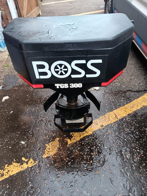 Vehicles East London Loxford - East London - Photos for Boss TGS 300 Salt spreader