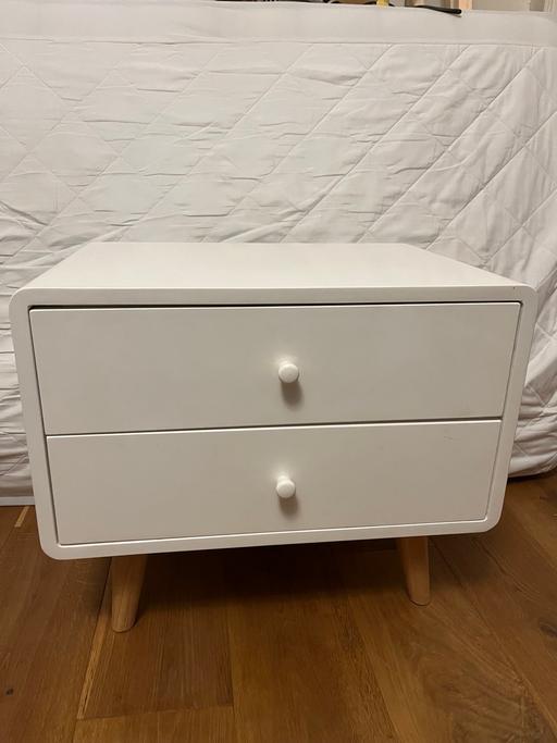 Buy & Sell North London Palmers Green - North London - Photos for White bedside table