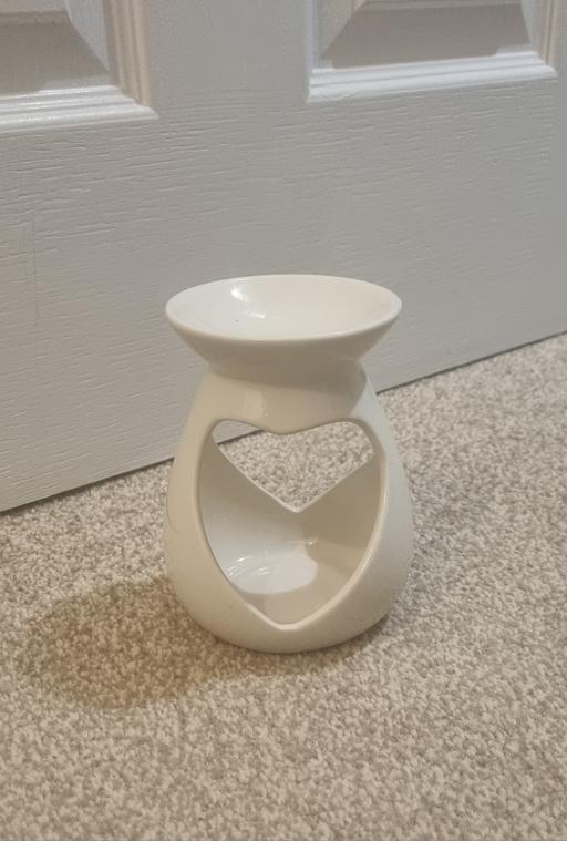 Buy & Sell Essex Rochford - Photos for Heart wax melt/oil burner