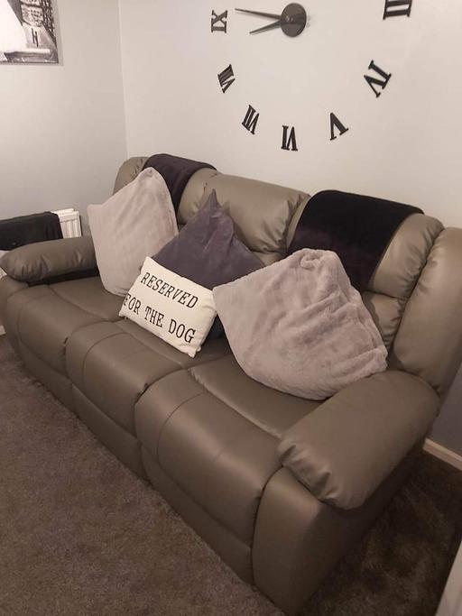 Buy & Sell Reading Reading Town Centre - Reading - Photos for Roma leather Sofa Avilable