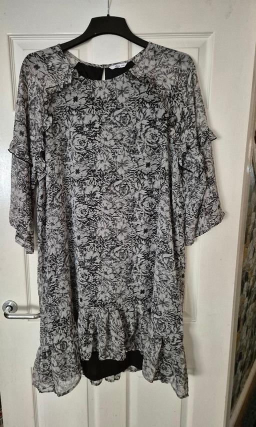 Buy & Sell Walworth South East London - Photos for Assymetric hem Ruffle Dress