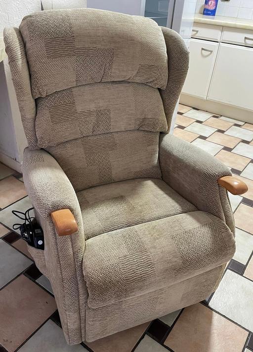 Buy & Sell Greater Manchester Wigan - Photos for Beige Recliner Arm Chair