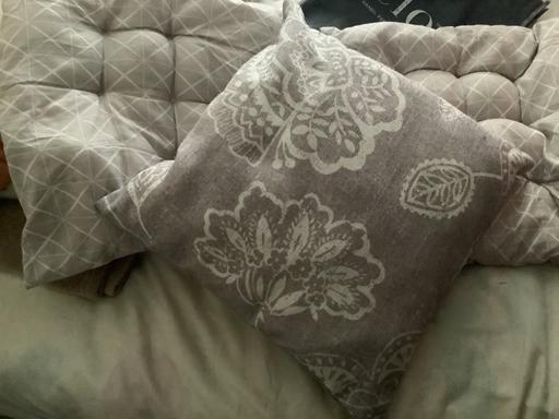 Buy & Sell West Midlands Birmingham - Photos for 5 seat cushion purple grey white pillows 