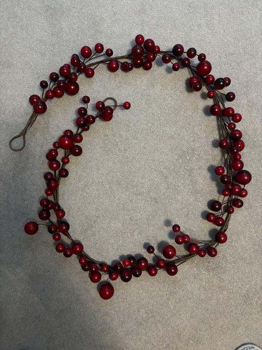 Buy & Sell Hertfordshire Watford - Photos for Christmas berry garland