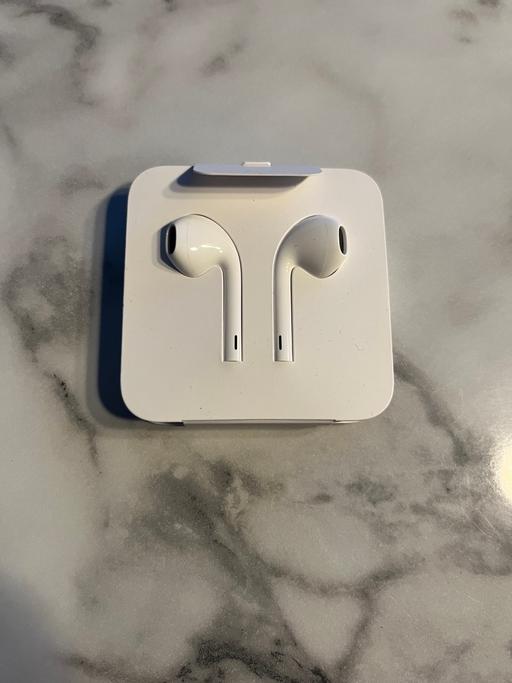 Buy & Sell West London Hounslow - Photos for Apple Earphones (Lightning Connection)