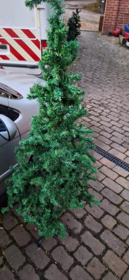 Buy & Sell Hampshire Havant - Photos for 4 Foot Fake Pine Freestanding Xmas Tree