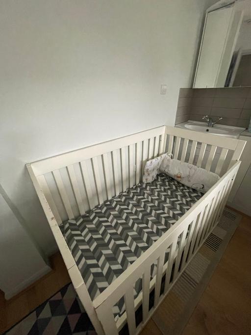 Buy & Sell North London Finsbury Park - North London - Photos for Wooden baby cot toddler bed with mattress