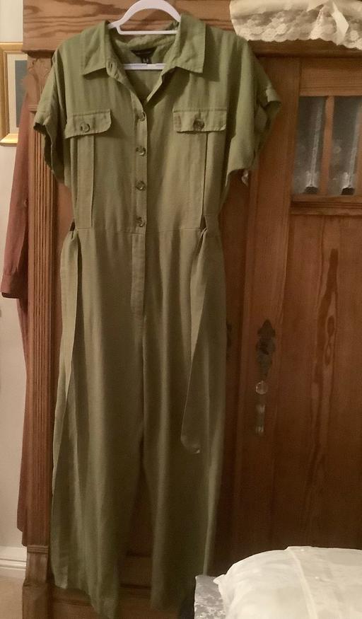 Buy & Sell South East London Mottingham - South East London - Photos for A green Onesie size 16