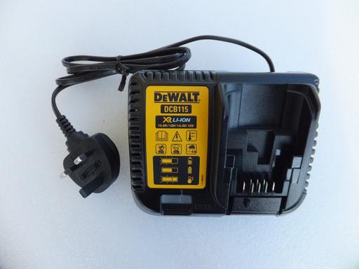 Buy & Sell Bedfordshire Bedford - Photos for Dewalt DCB115v XR Lion Battery Charger