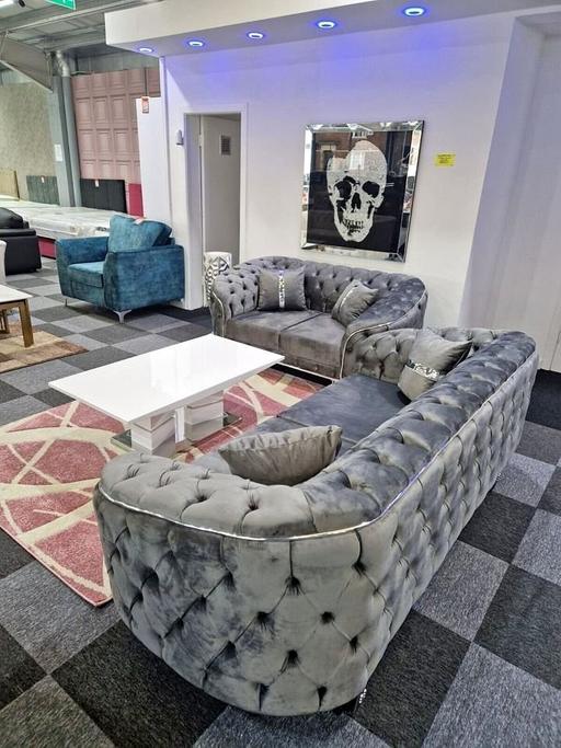 Buy & Sell Brent East Lane Business Park - Brent - Photos for 3+2 seater Madrid sofa available