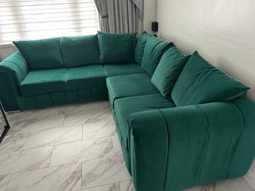 Buy & Sell South West London Putney - South West London - Photos for Corner sofa bed green plush velvet