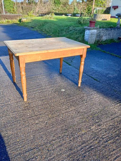 Buy & Sell Kent Dover - Photos for pine kitchen table - used