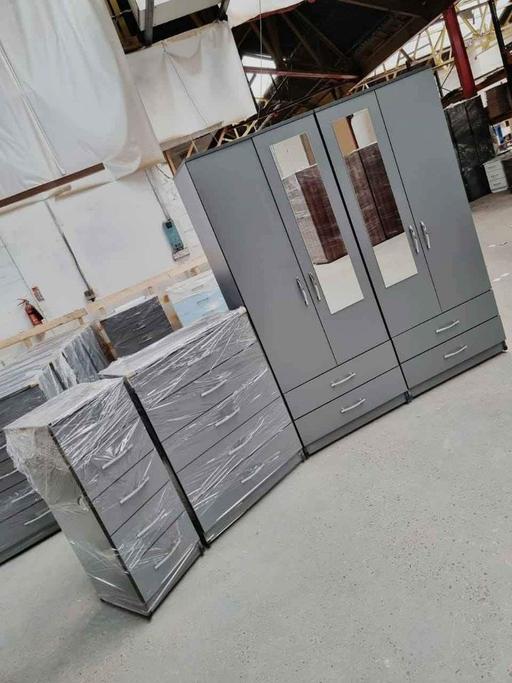 Buy & Sell Brent East Lane Business Park - Brent - Photos for 4 door wardrobe