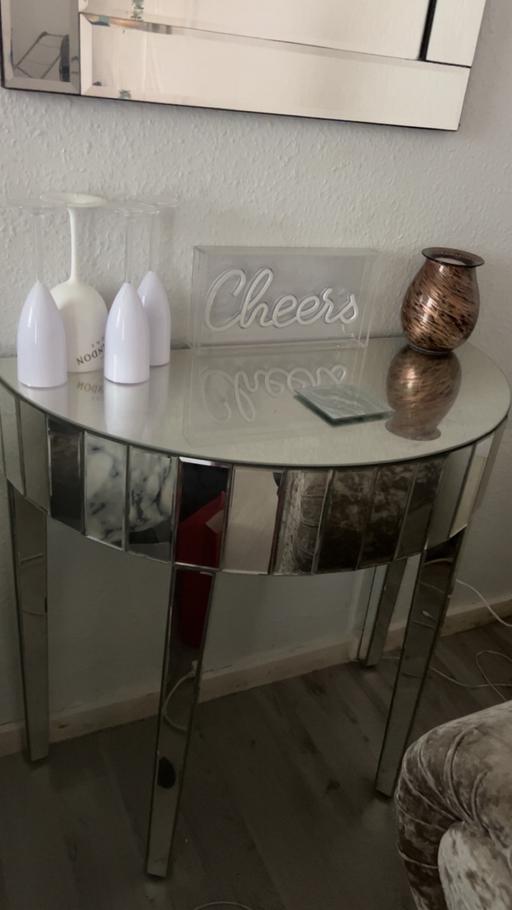 Buy & Sell East London Loxford - East London - Photos for Mirrored side table