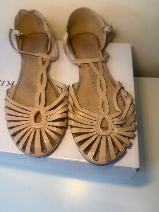 Buy & Sell West Midlands Wolverhampton - Photos for Cream colour sandles